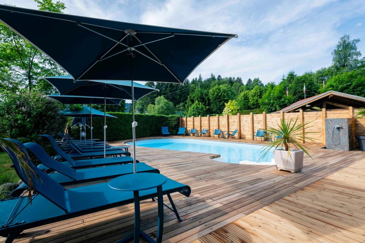 Piscine de l'établissement Hôtel-Restaurant Les Bas-Rupts, Singuliers Hôtel ou située à proximité