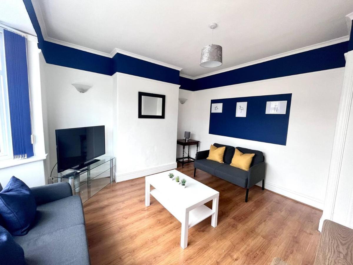 Lovely Apartment Near Newcastle, Driveway, Wifi - Housity