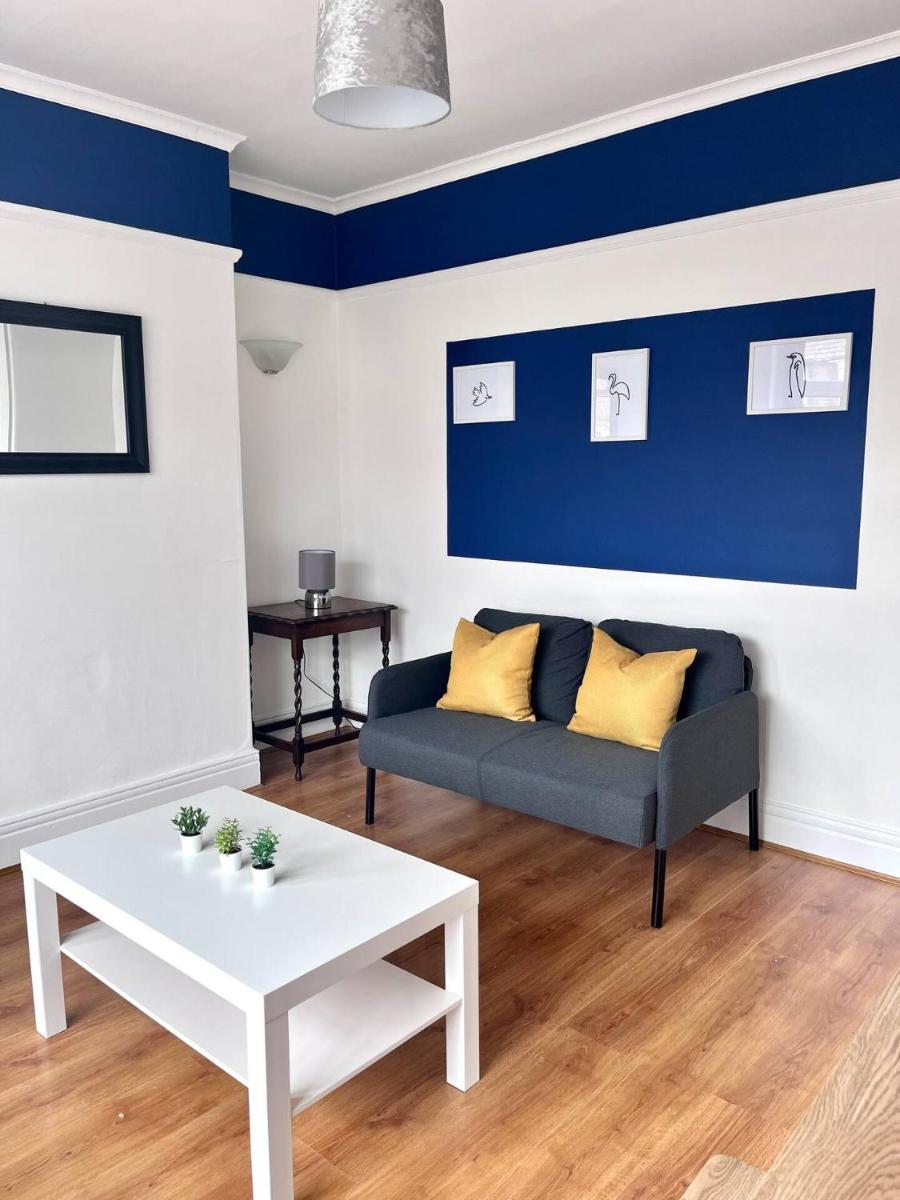 Lovely Apartment Near Newcastle, Driveway, Wifi - Housity