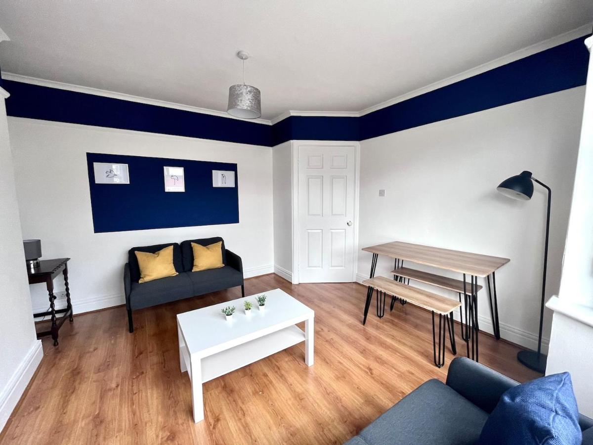 Lovely Apartment Near Newcastle, Driveway, Wifi - Housity