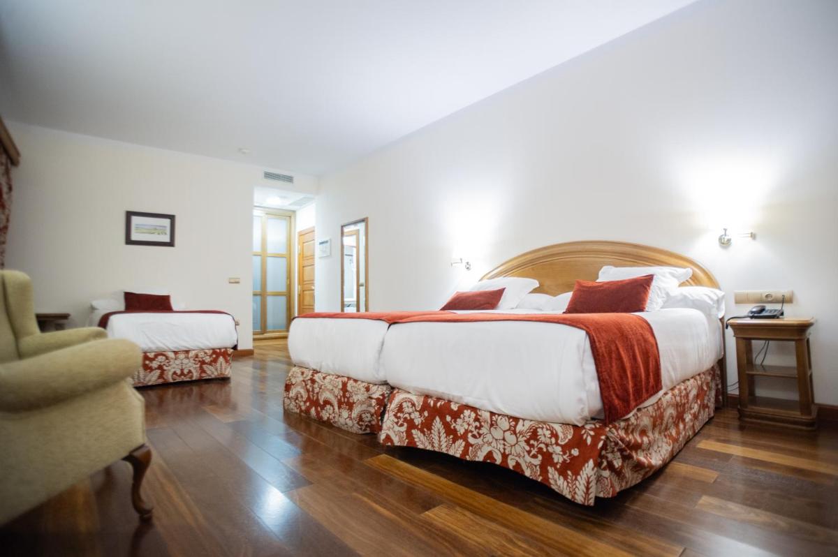Cama o camas de una habitación en AZZ Peñafiel Las Claras Hotel & Spa