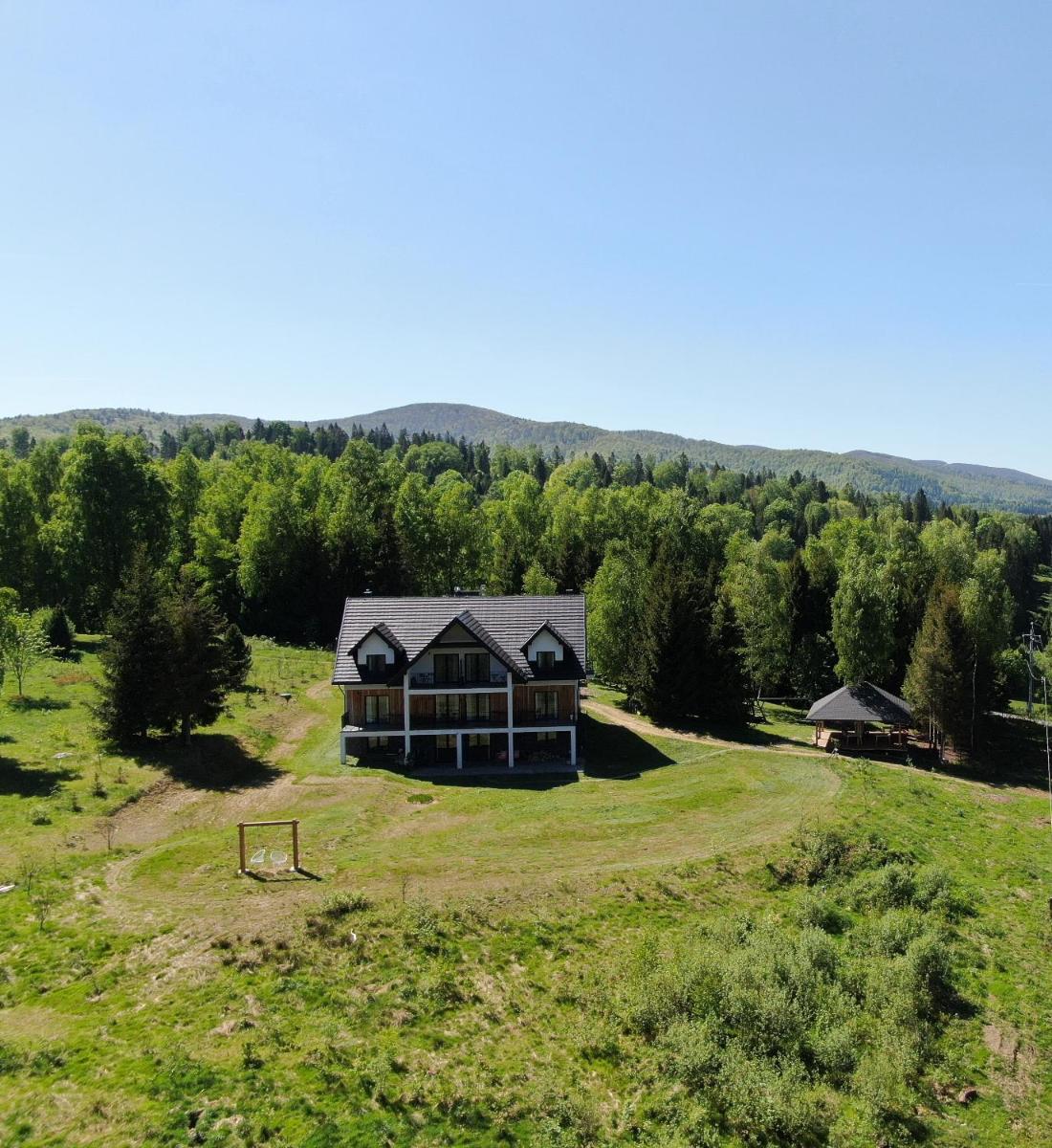 Pod Wielką Zalesioną Górą - Housity