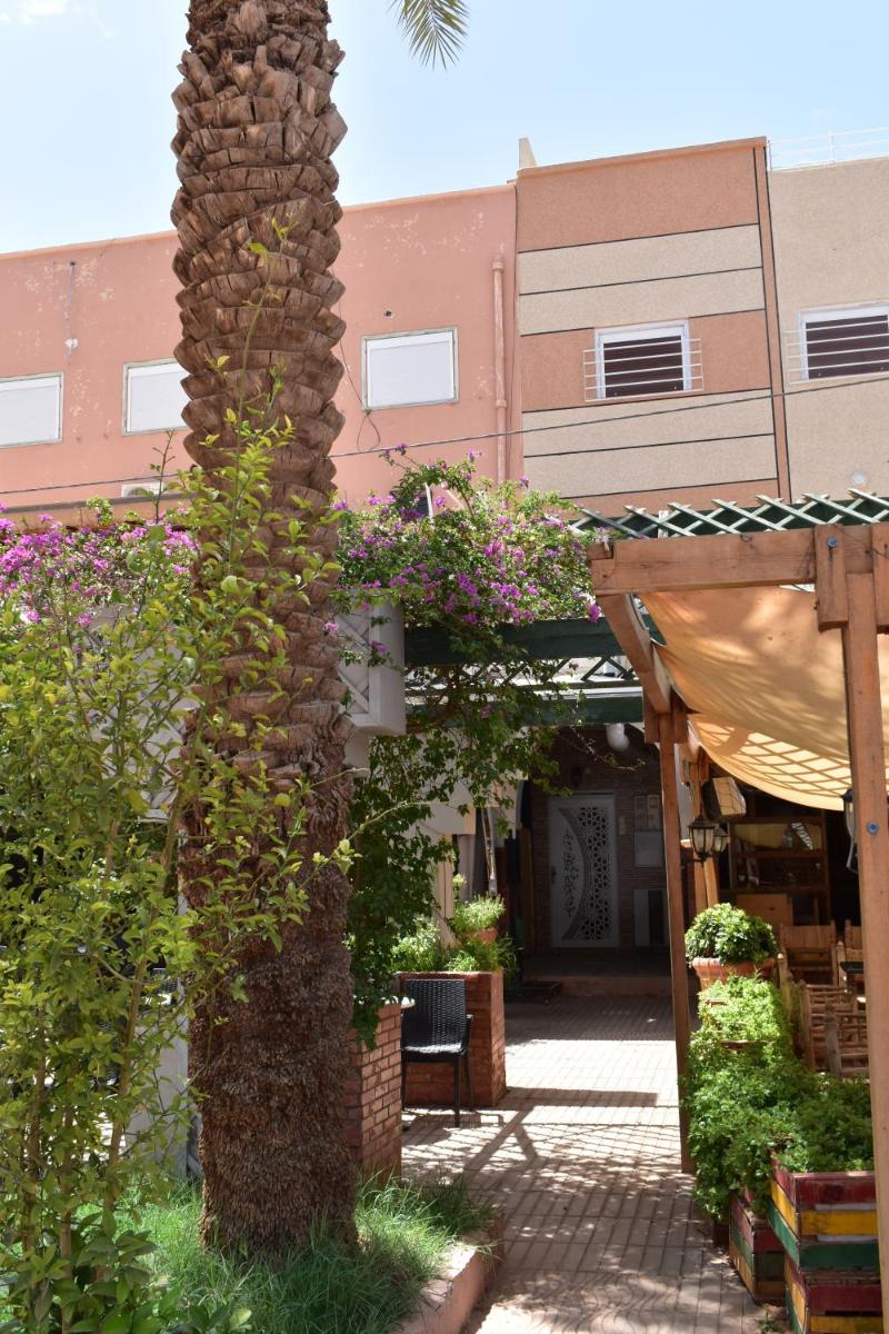 Ideal For Families I Entire Comfy Appartment I Fibre Internet Up to 100 Mbps I PALMS Residence - Housity
