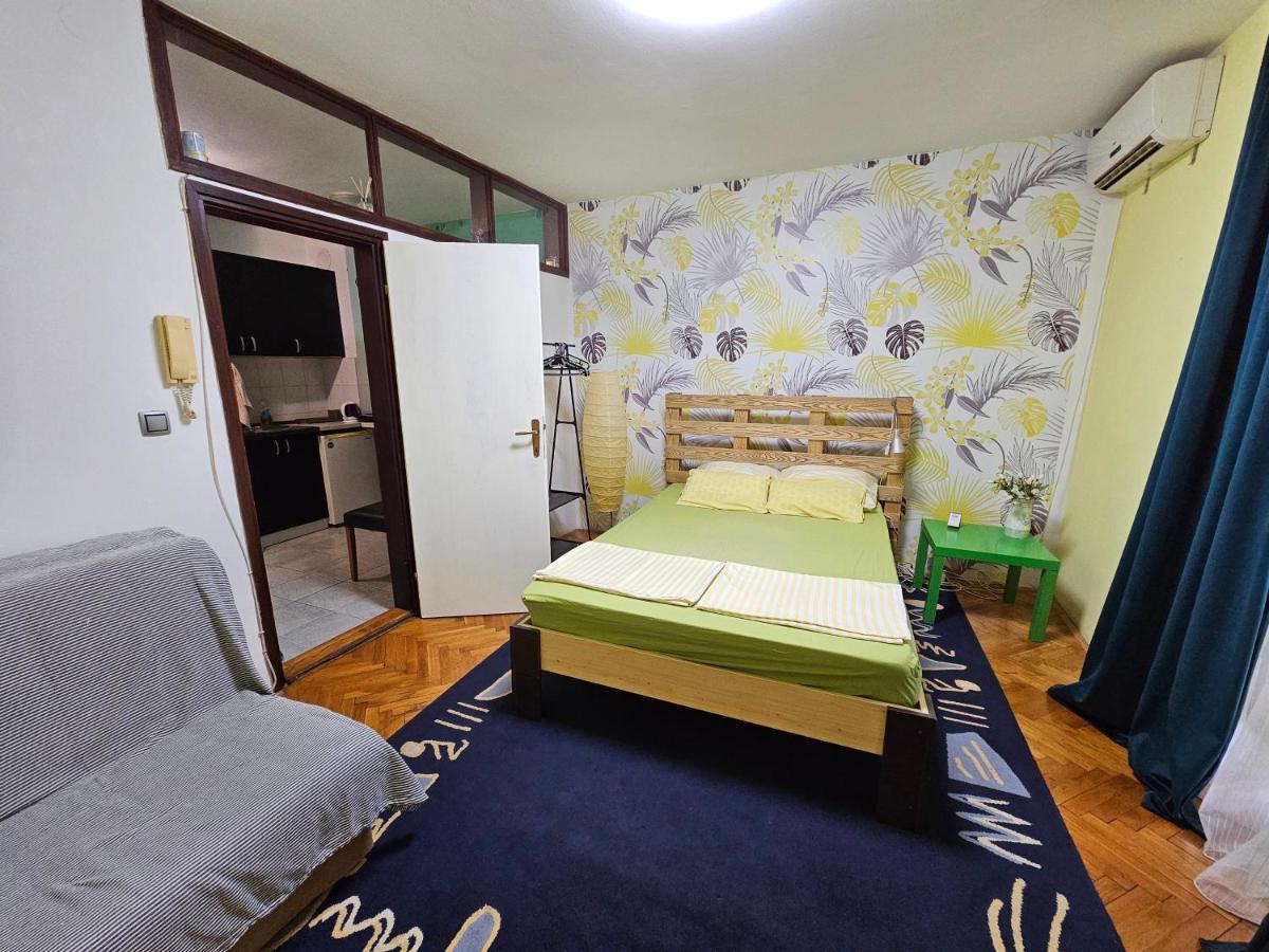 Apartman Yellow House - Housity