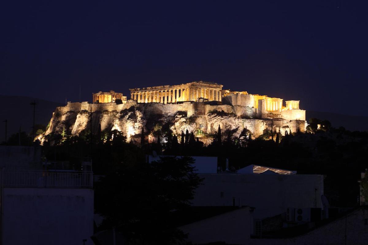 Live in Athens, THISEIO Residency, Our first love #01 - Housity