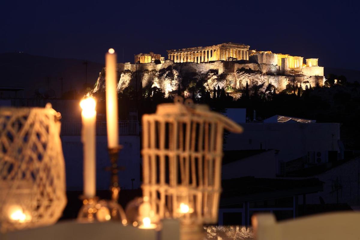 Live in Athens, THISEIO Residency, Our first love #01 - Housity