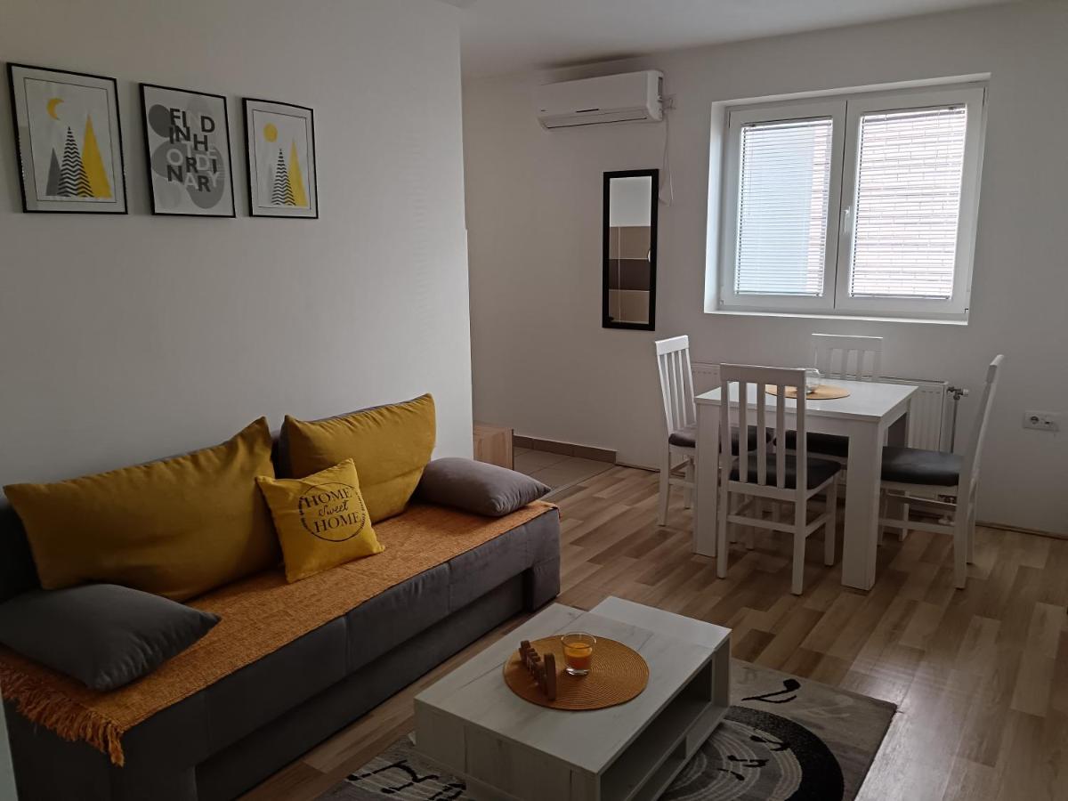 Jagodina 301 - Housity