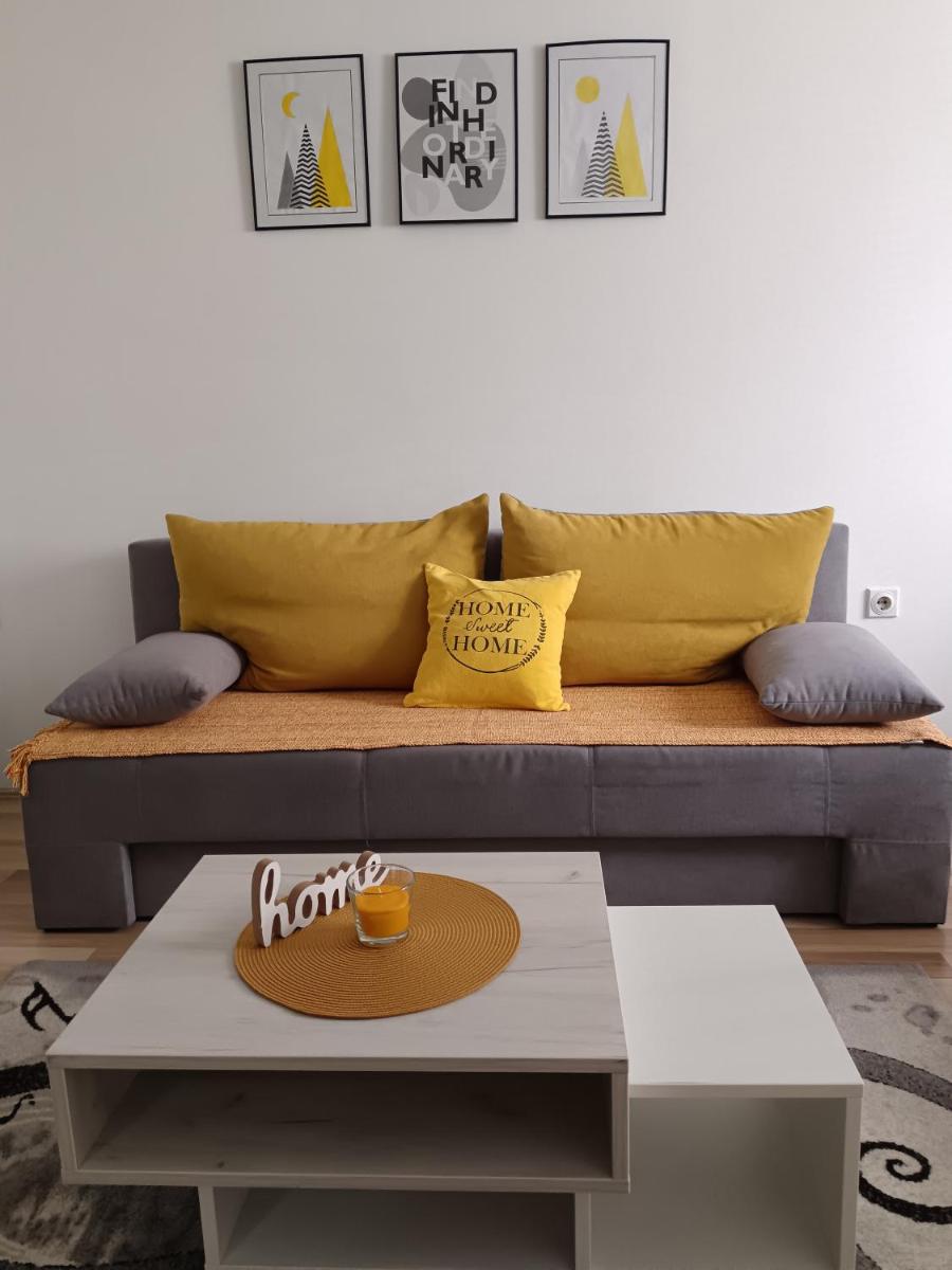 Jagodina 301 - Housity