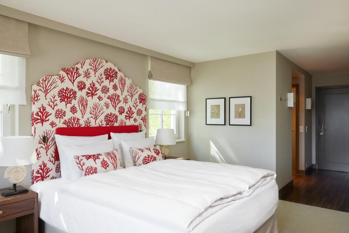Ein Bett oder Betten in einem Zimmer der Unterkunft Strandhotel Zingst