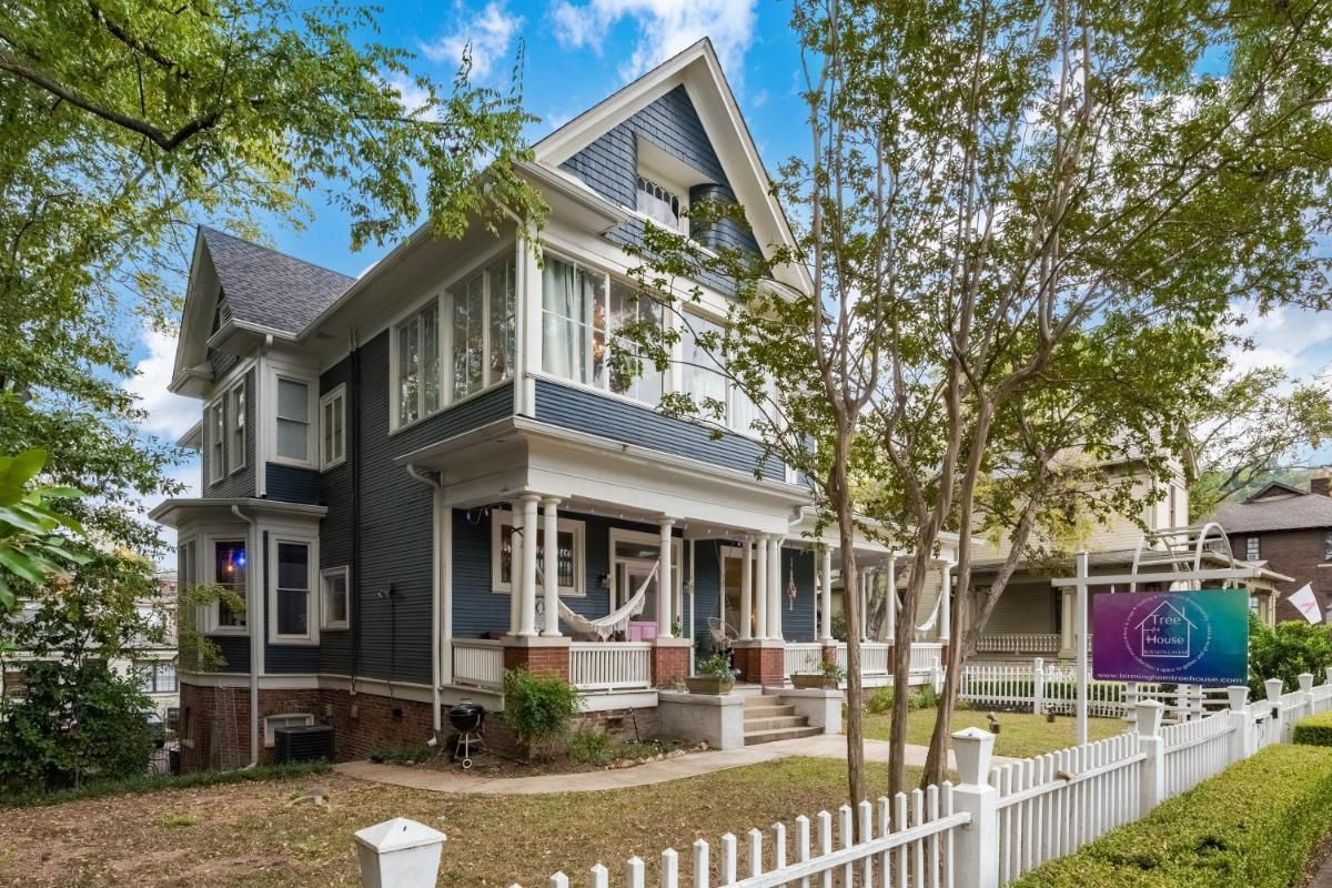 Birmingham Tree House - Housity