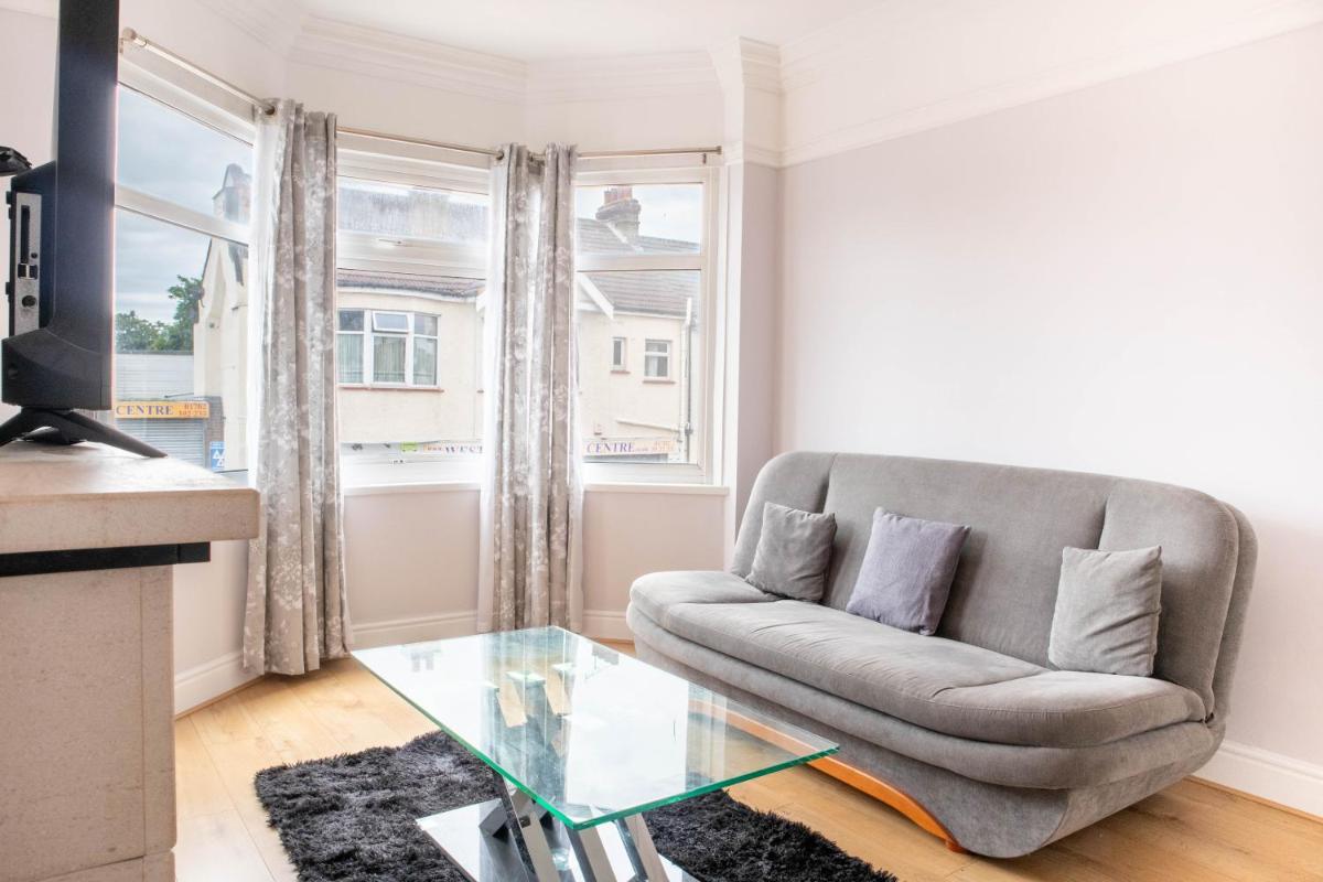 Lovely 2-bedroom flat in Southend-on-sea - Housity