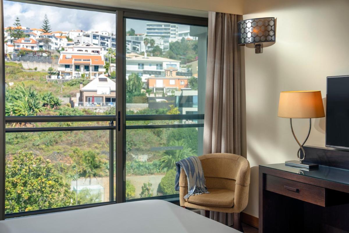 Uma televisão e/ou sistema de entretenimento em TUI Blue Gardens - Adults-only - Savoy Signature
