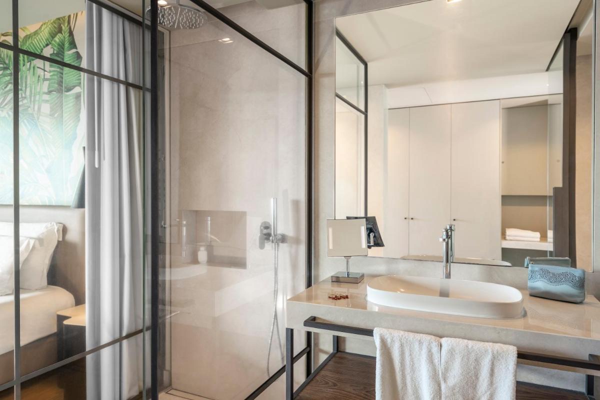 Uma casa de banho em TUI Blue Gardens - Adults-only - Savoy Signature