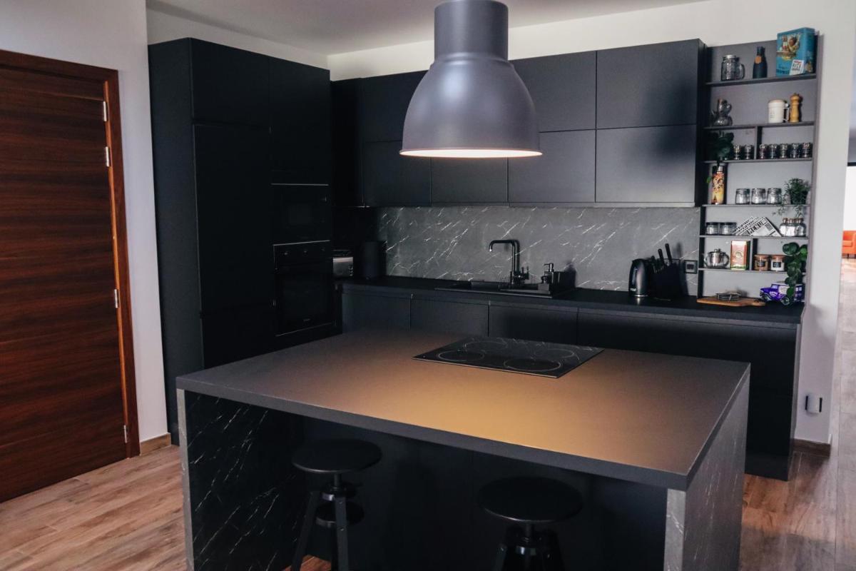 Urban Design 3 Bedroom Apt Main Bedroom - Housity