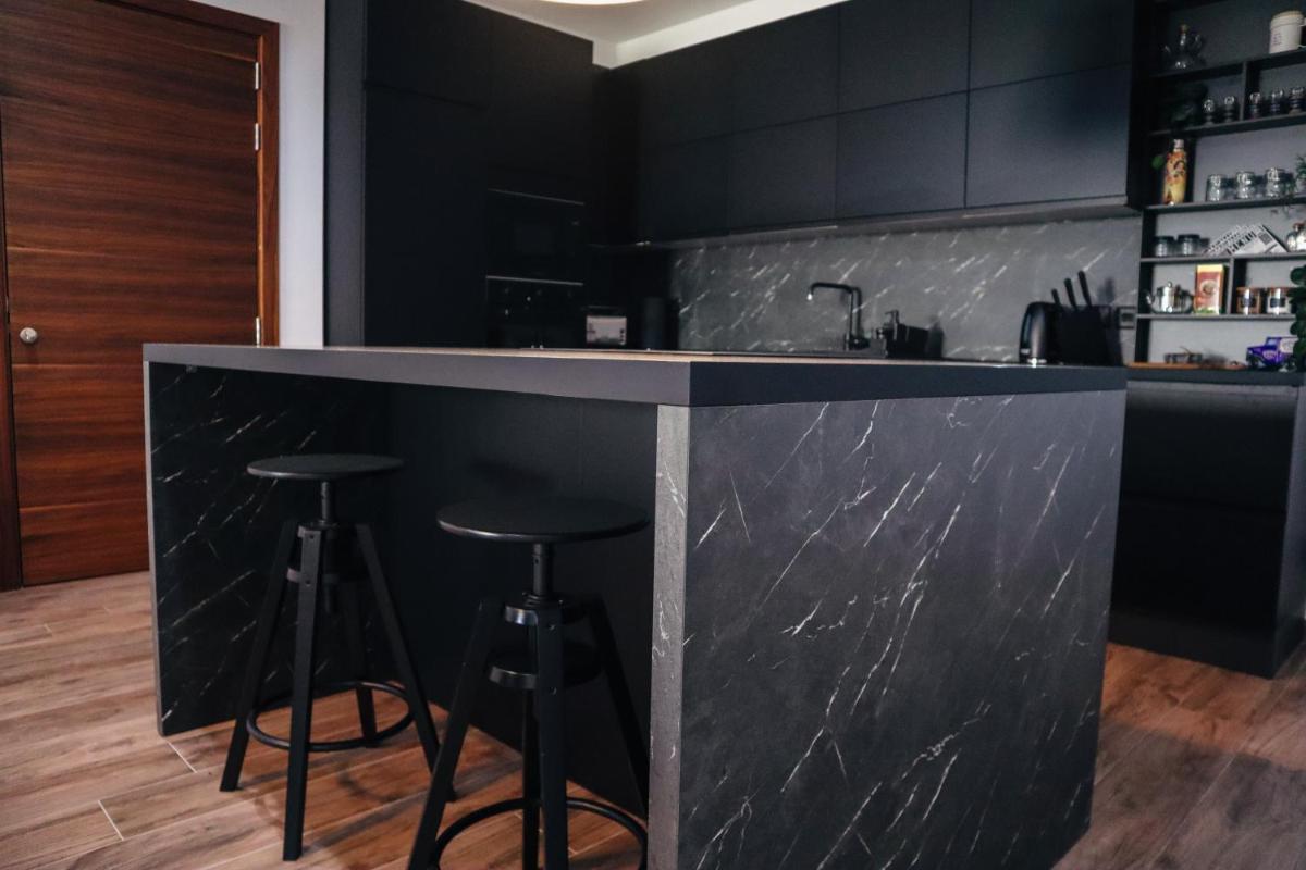 Urban Design 3 Bedroom Apt Main Bedroom - Housity
