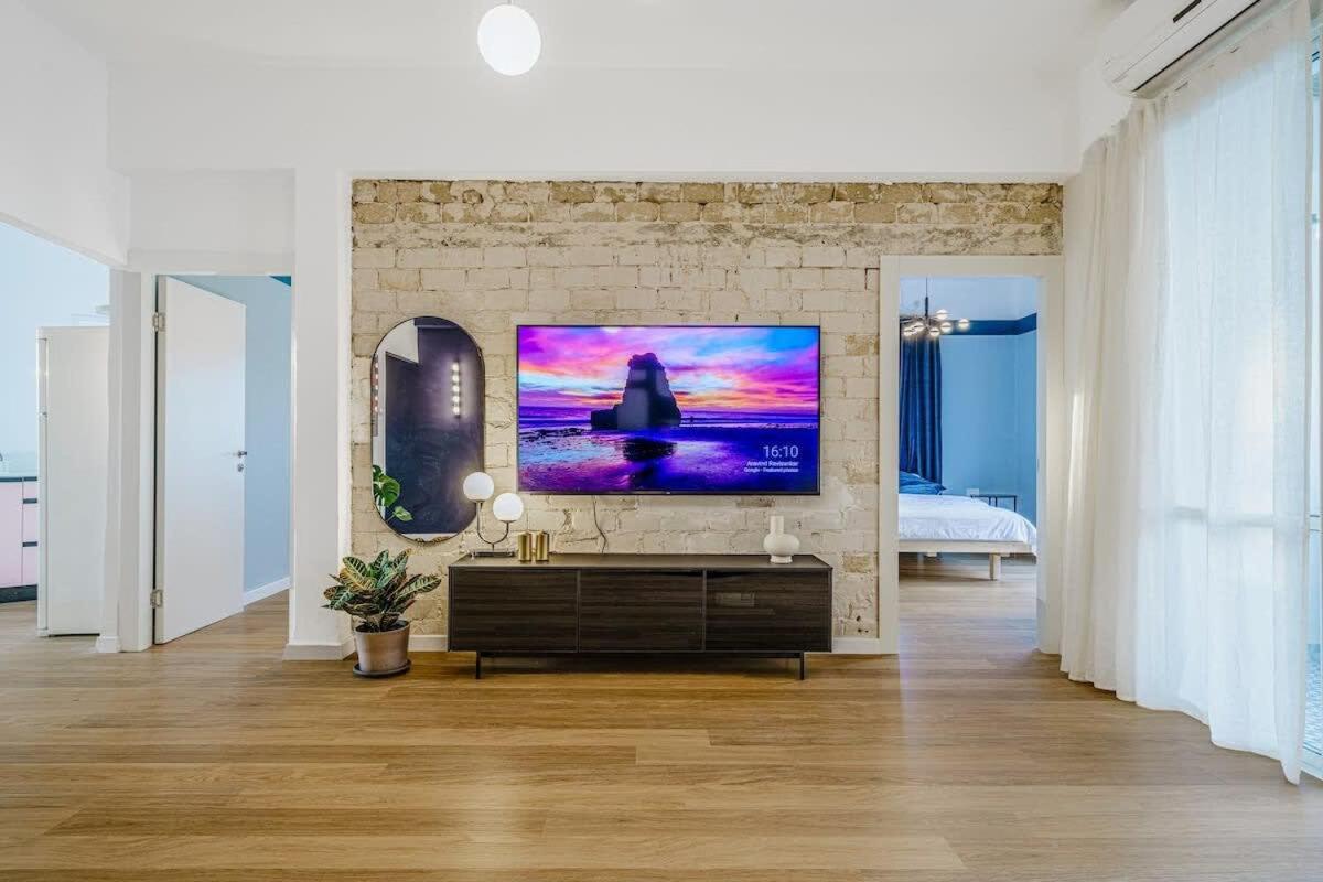 Designed penthouse Visionary apartments TLV - Housity