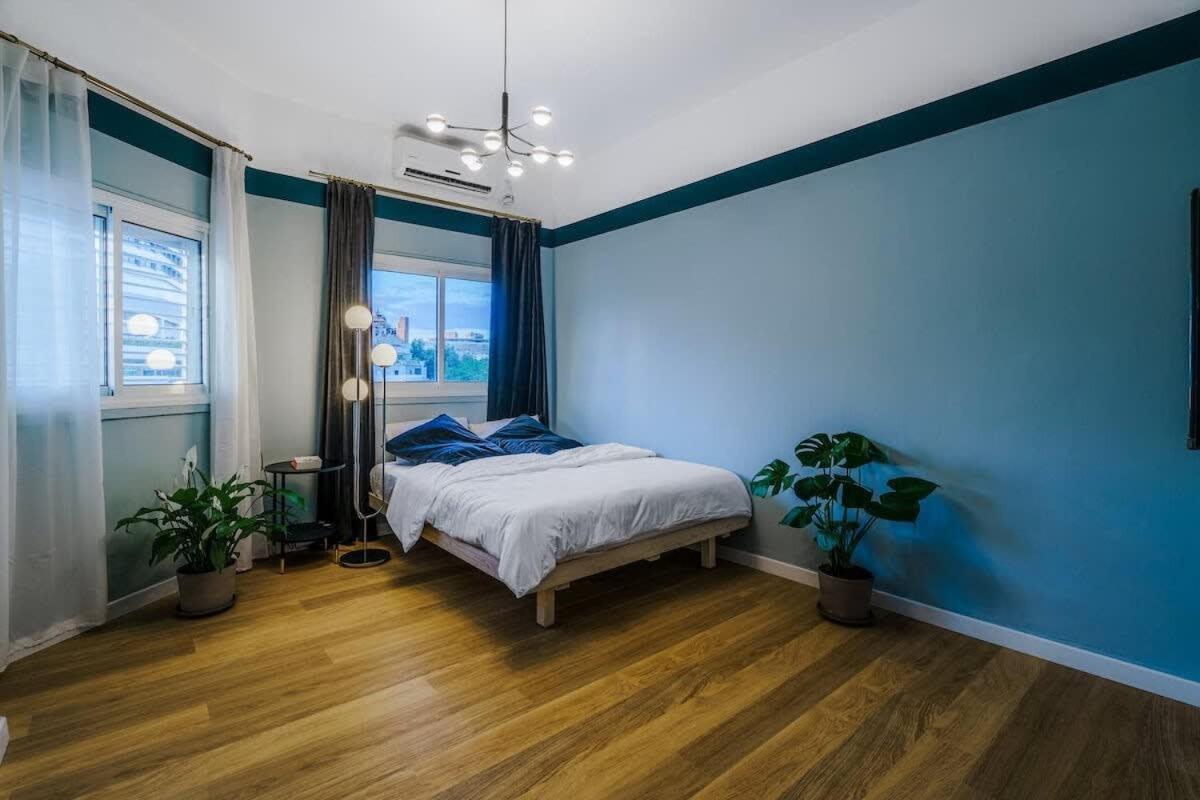 Designed penthouse Visionary apartments TLV - Housity