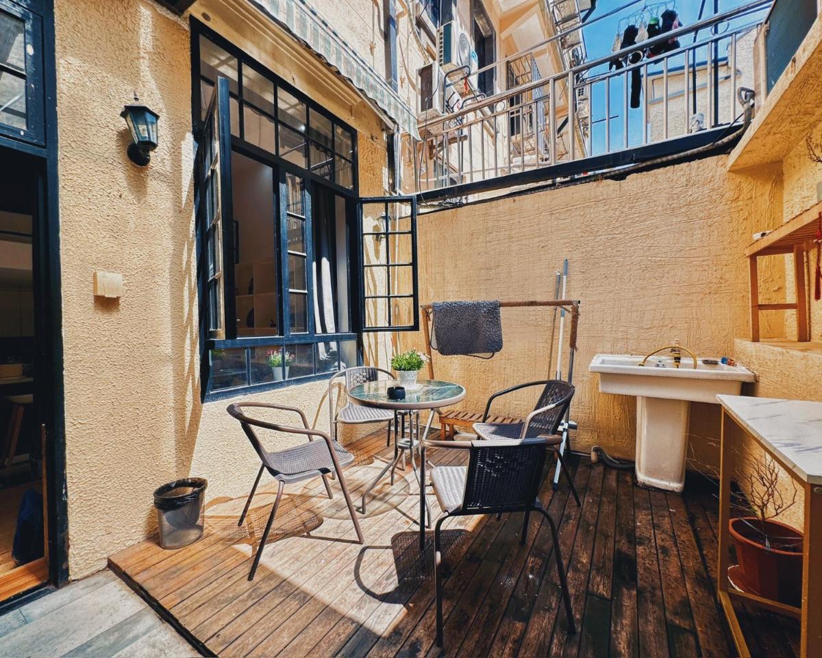CityWalk Cottage With Two Beds and Courtyard - Hizvo