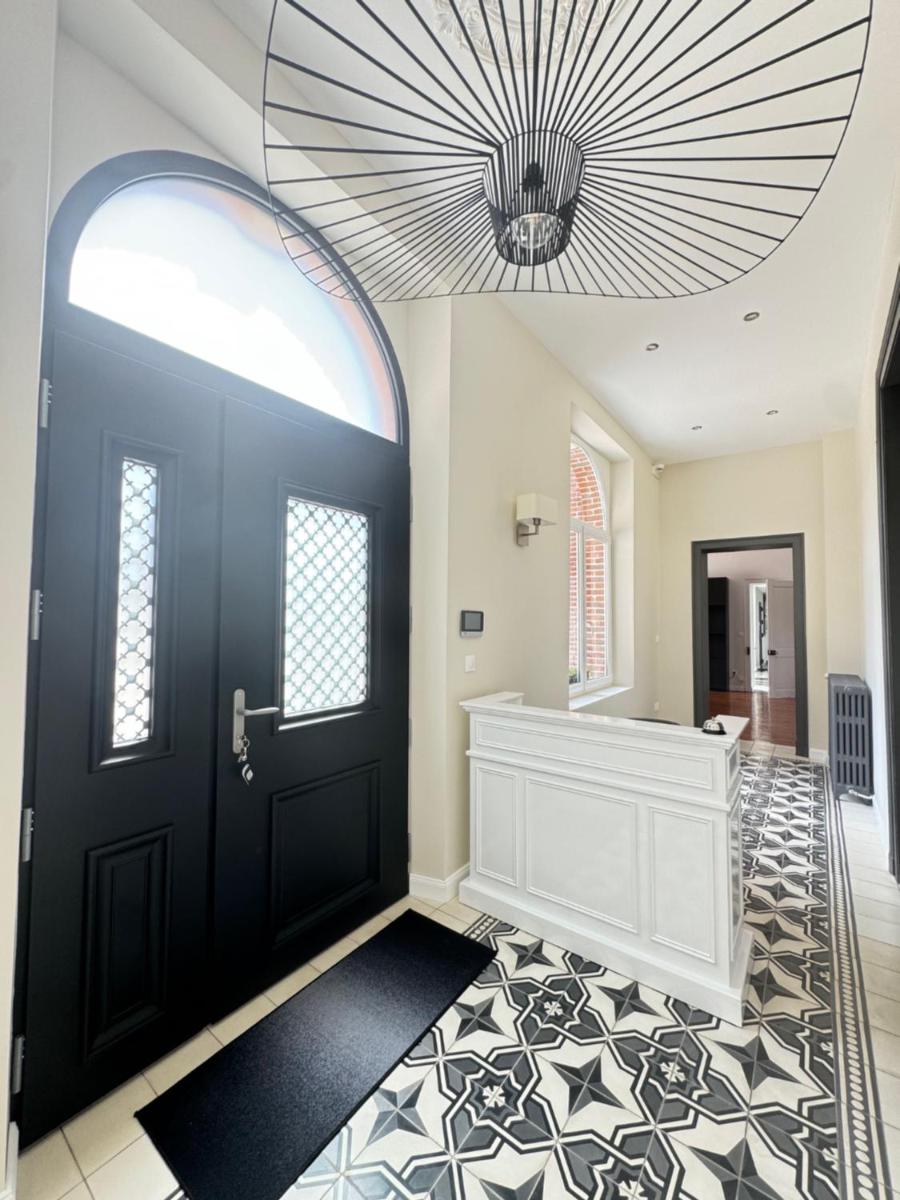 Aura Castle - Housity