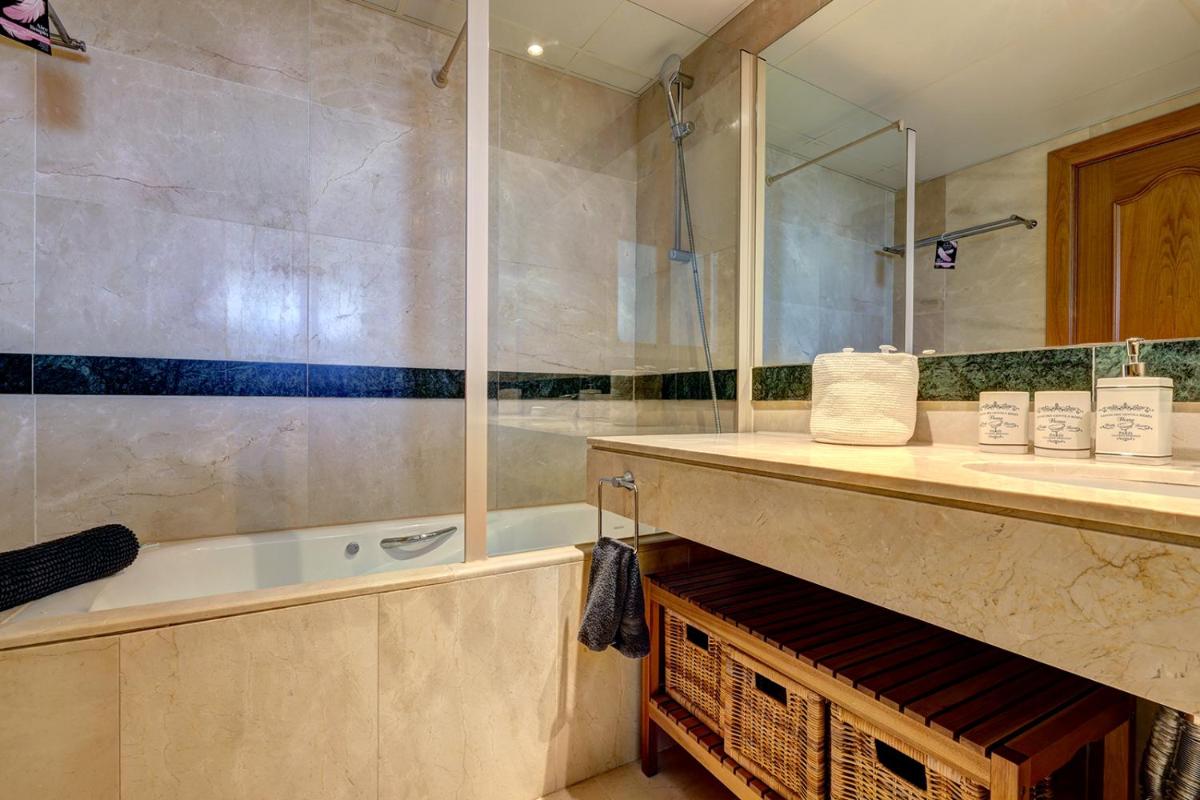 Cozy, 1 bedroom holiday condo on the Sunny Riviera - Housity