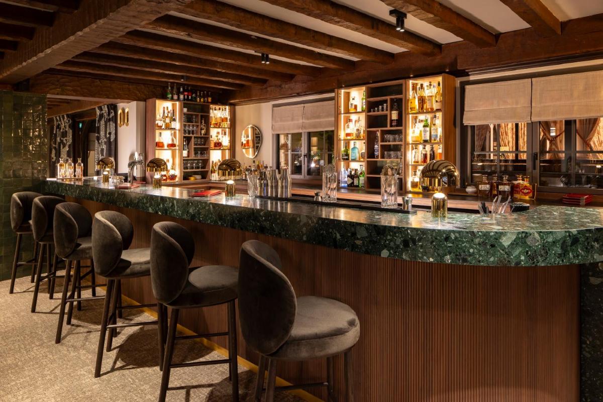 Salon ou bar de l'établissement Briqueterie Champagne, A Beauvallon Hotel