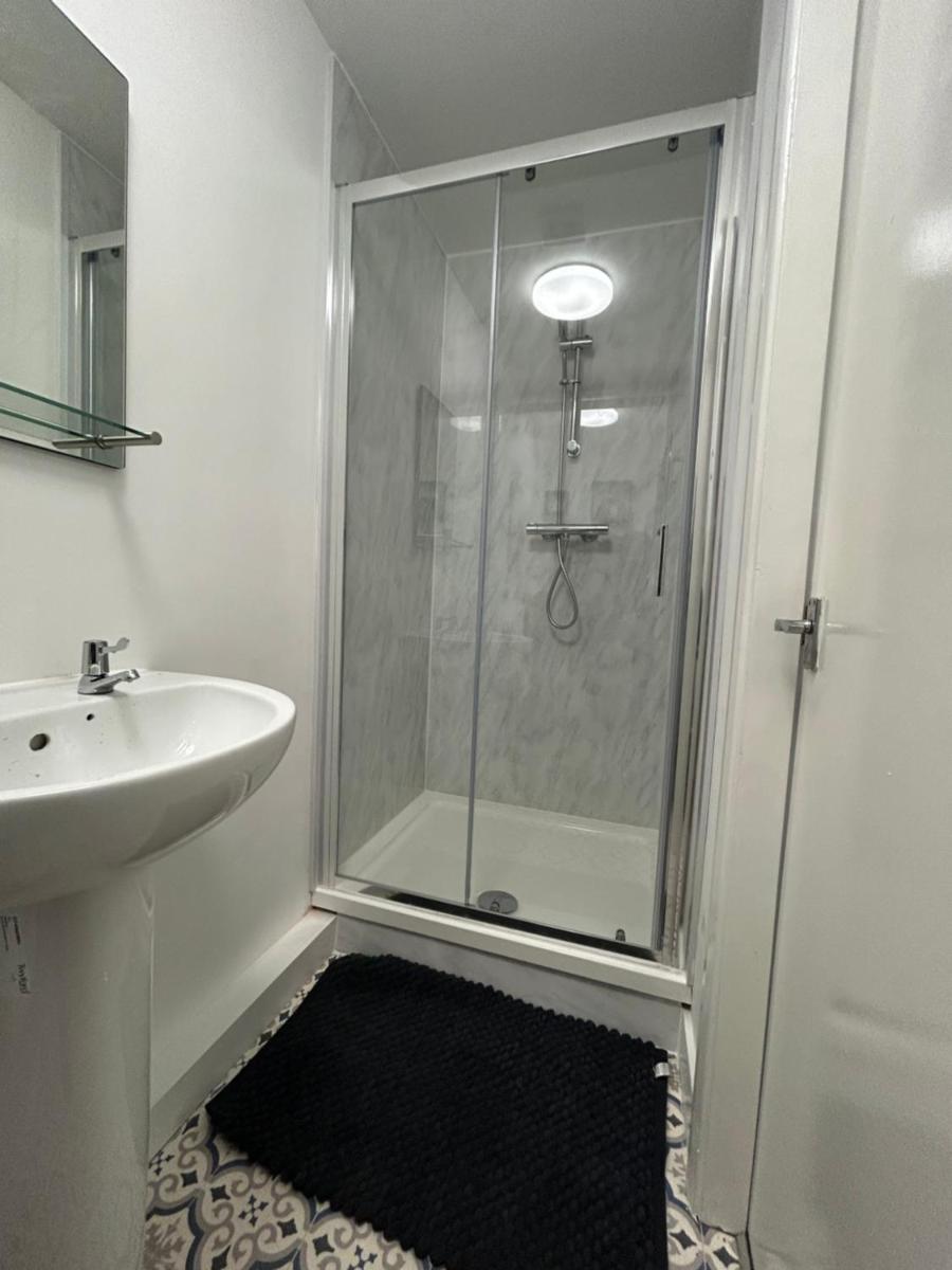 Large Studio with homely features! - Housity