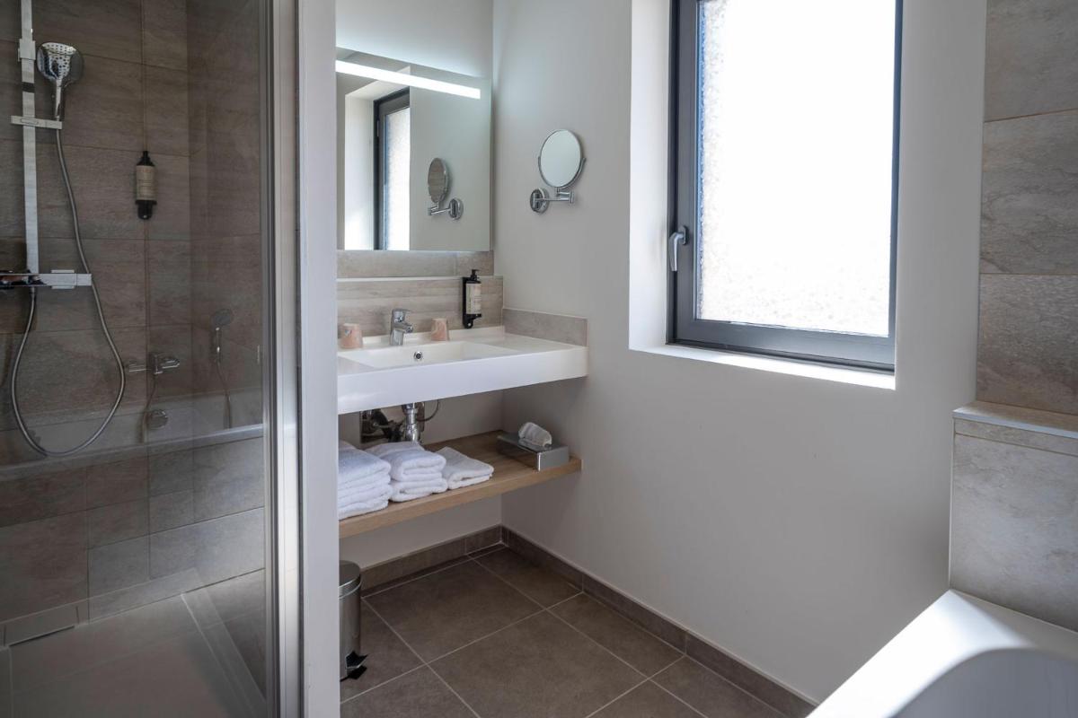 Salle de bains dans l'établissement Mas De La Senancole & Spa