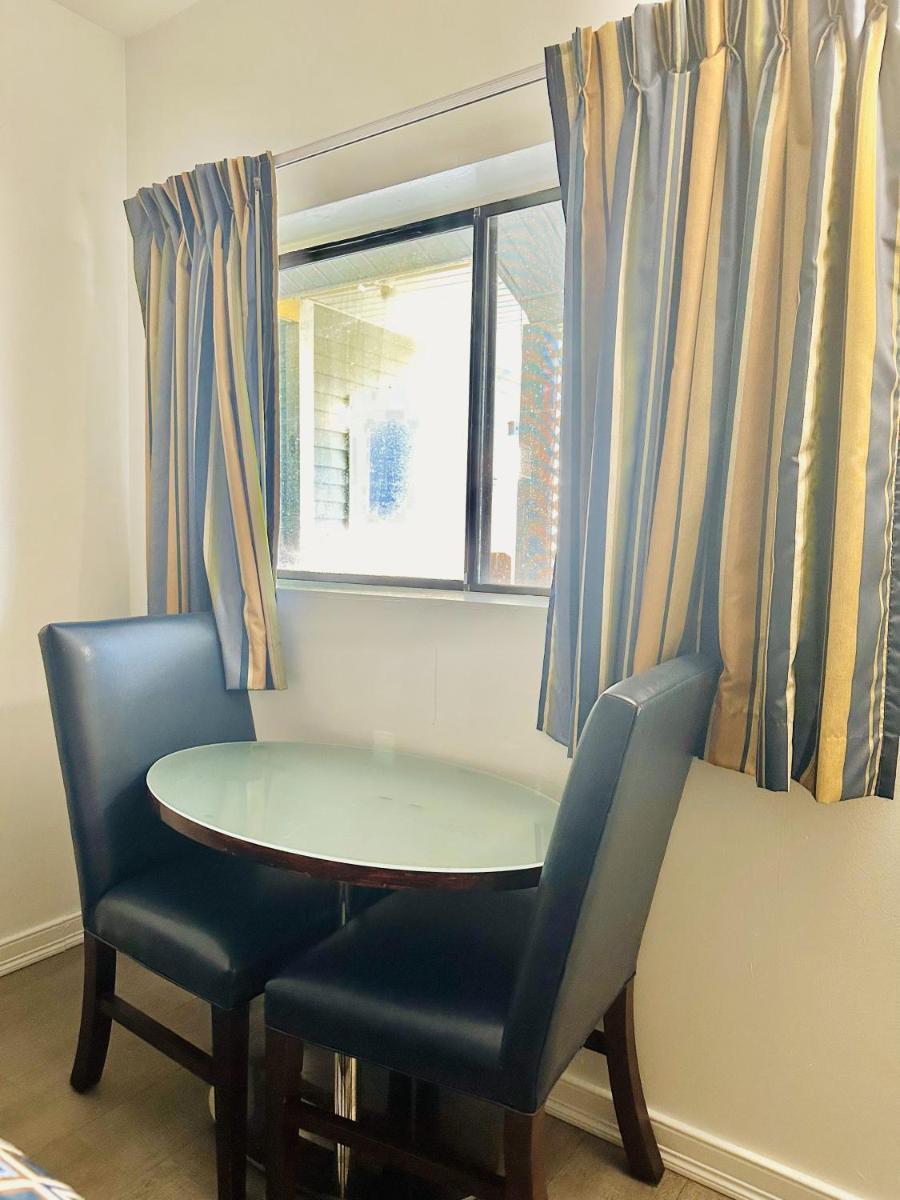 Hampton Motor Inn - Housity