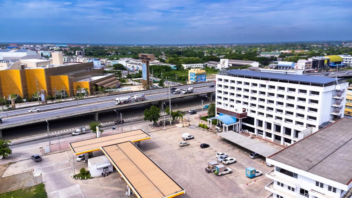 River Hotel The Budget - Housity
