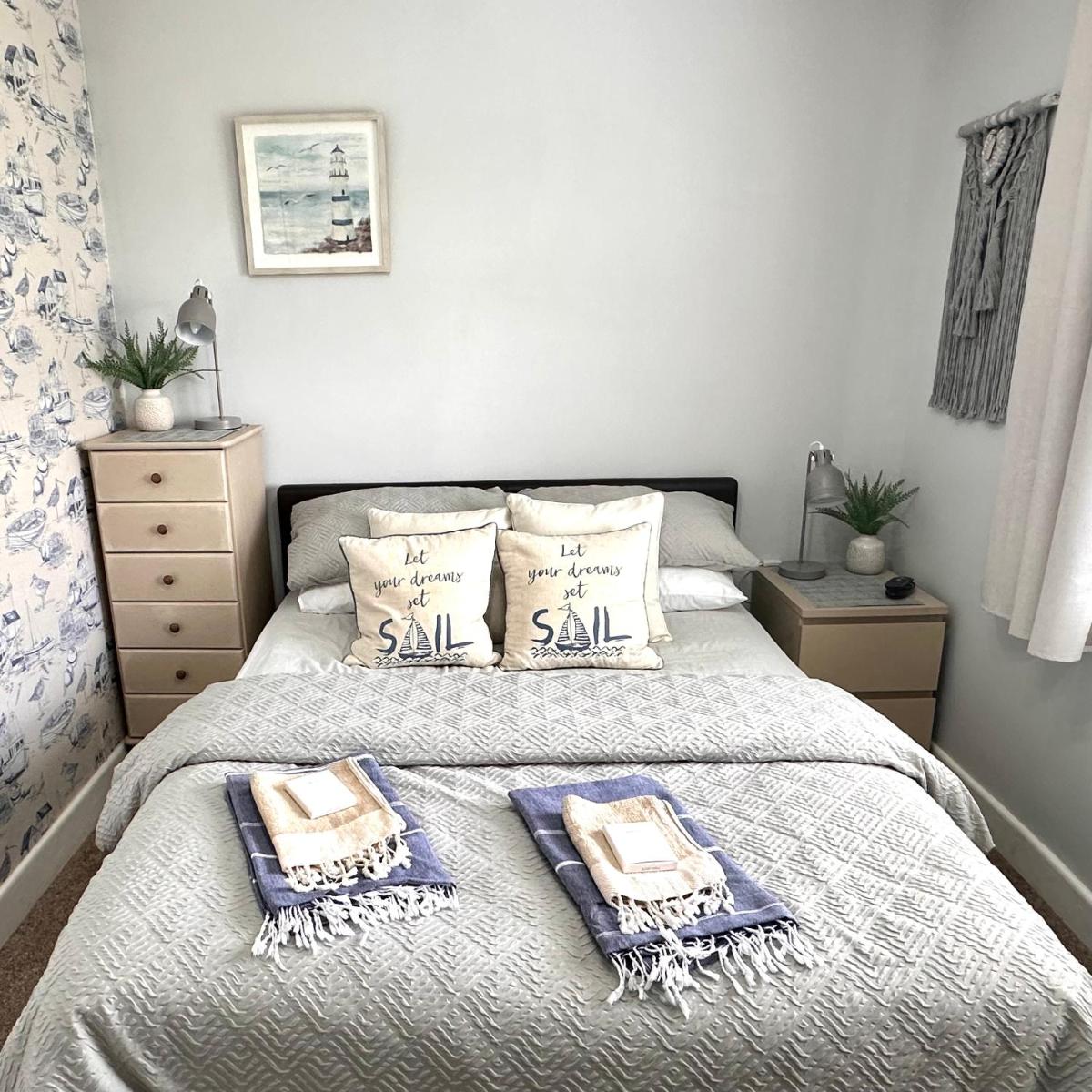 HomeStay In The Bay With Sea Views - Housity