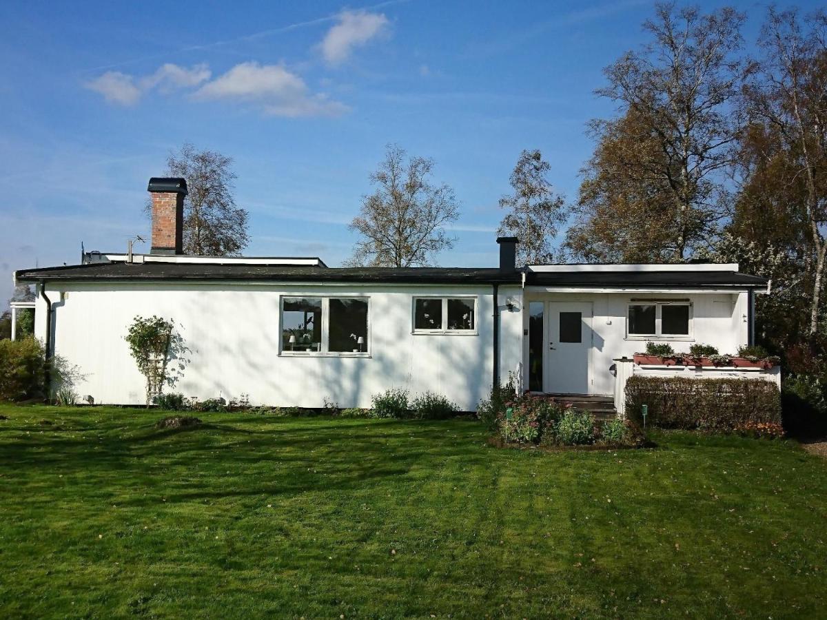 Nettes Ferienhaus mit Garten direkt am See - Housity