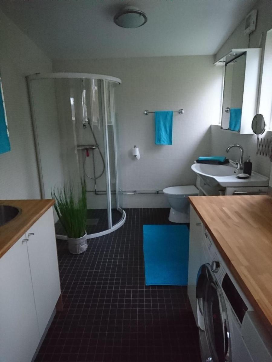 Nettes Ferienhaus mit Garten direkt am See - Housity