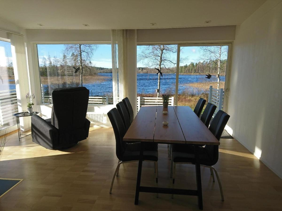 Nettes Ferienhaus mit Garten direkt am See - Housity