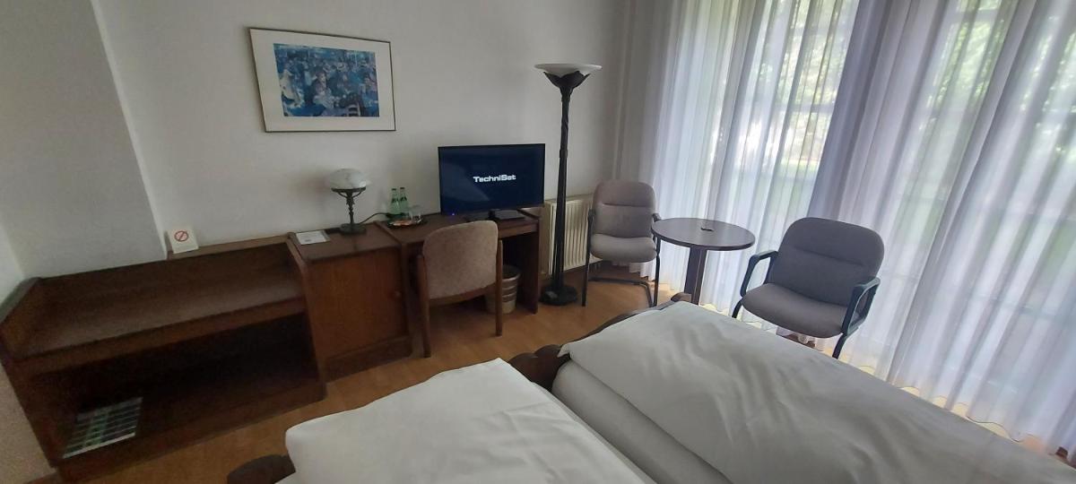 Hotel zur Kroner Heide - Housity