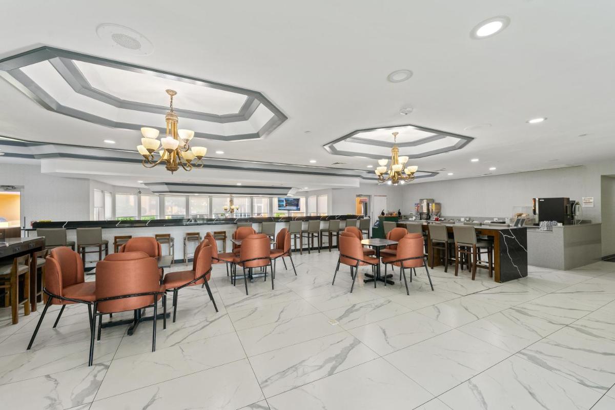 Suitetrails - Chicago Club Inn & Suite