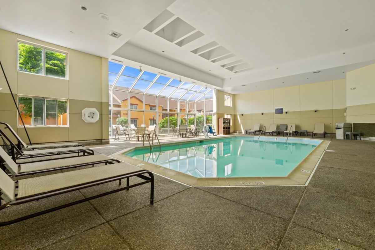 Chicago Club Inn & Suite - Housity
