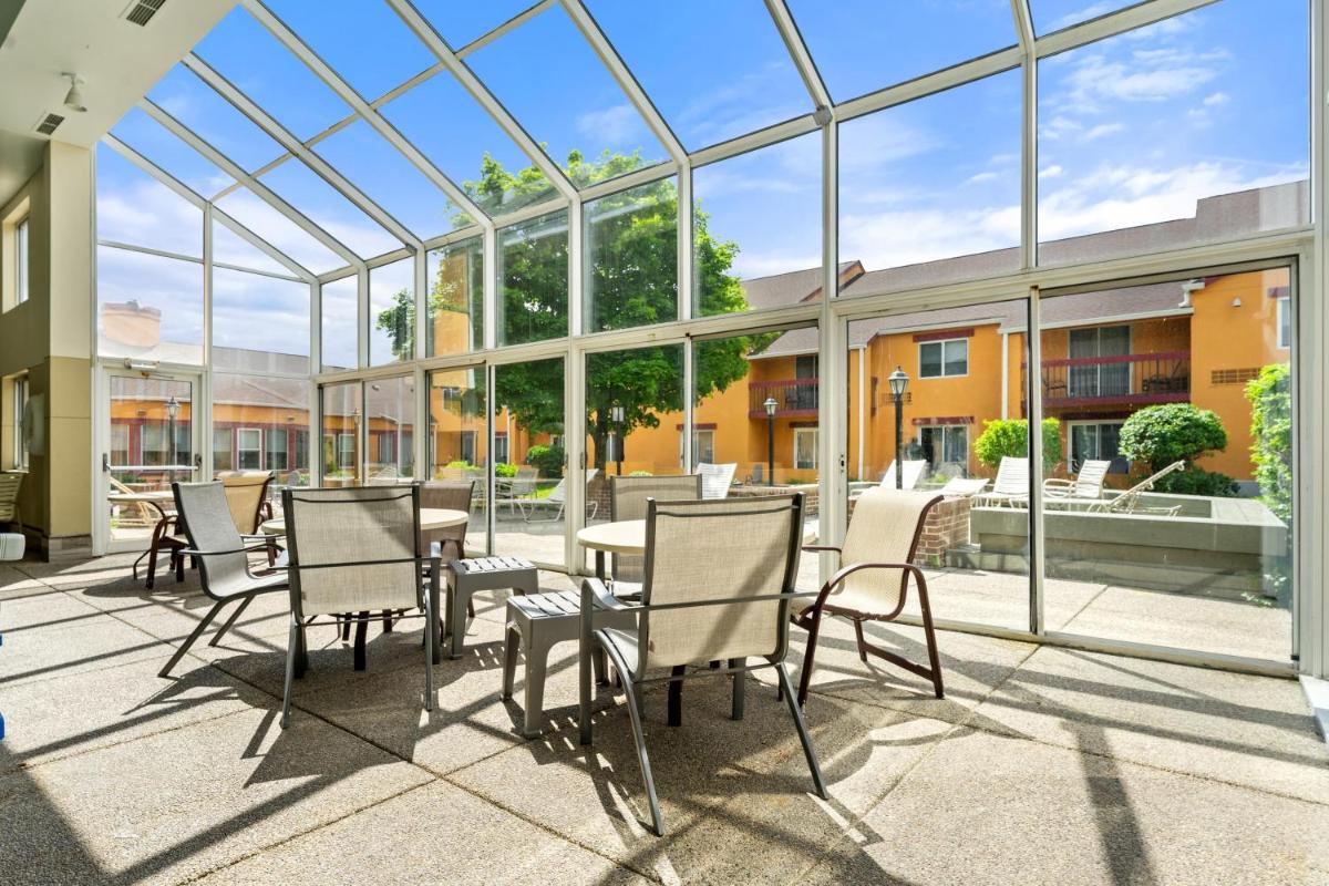 Chicago Club Inn & Suite - Housity