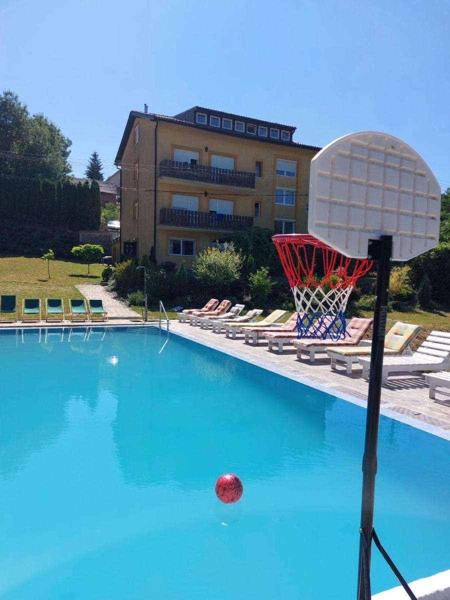 Vila Monte Carlo - Housity