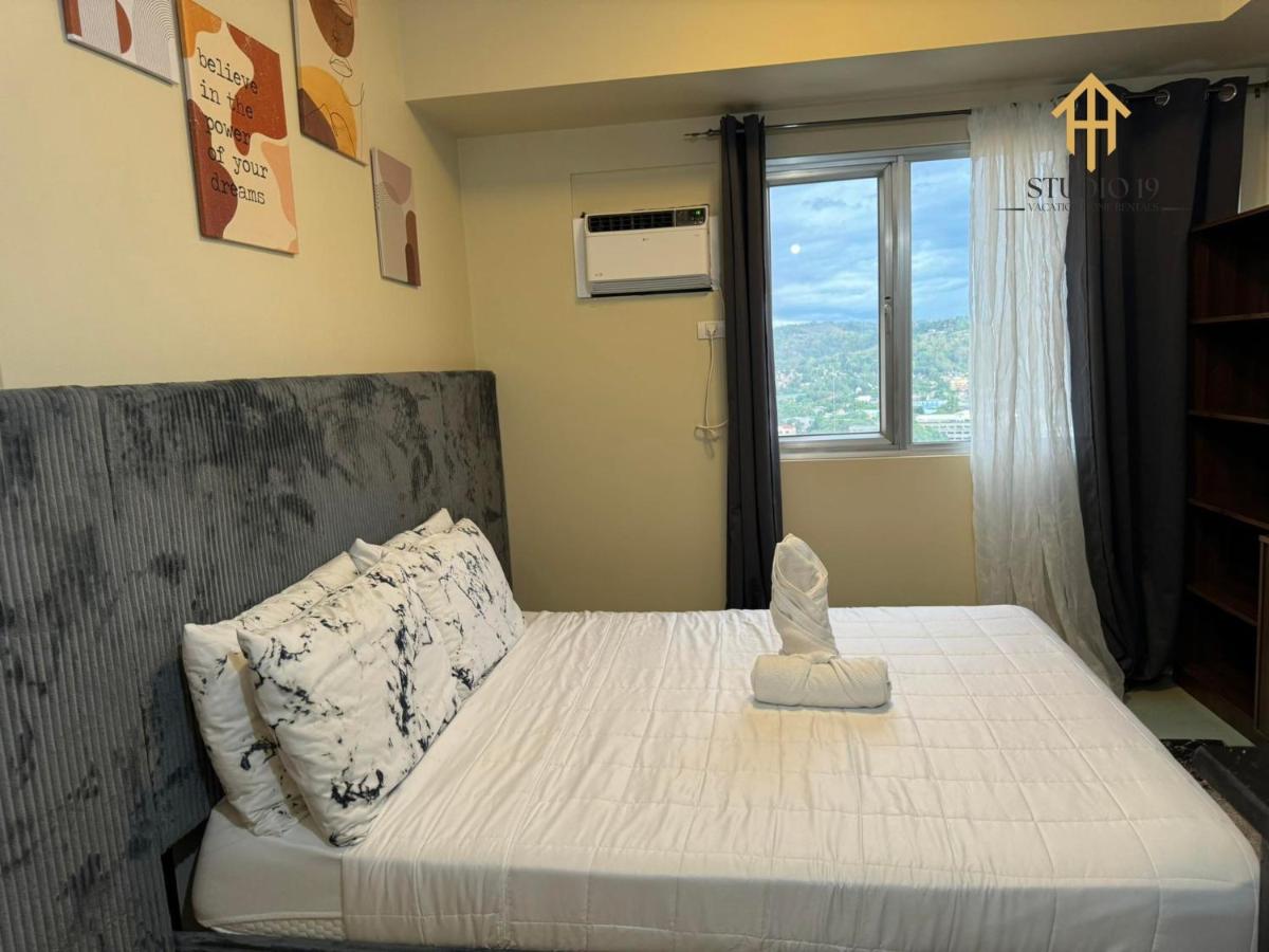Modern Designed Studio Condo Near Ayala Centrio - Housity