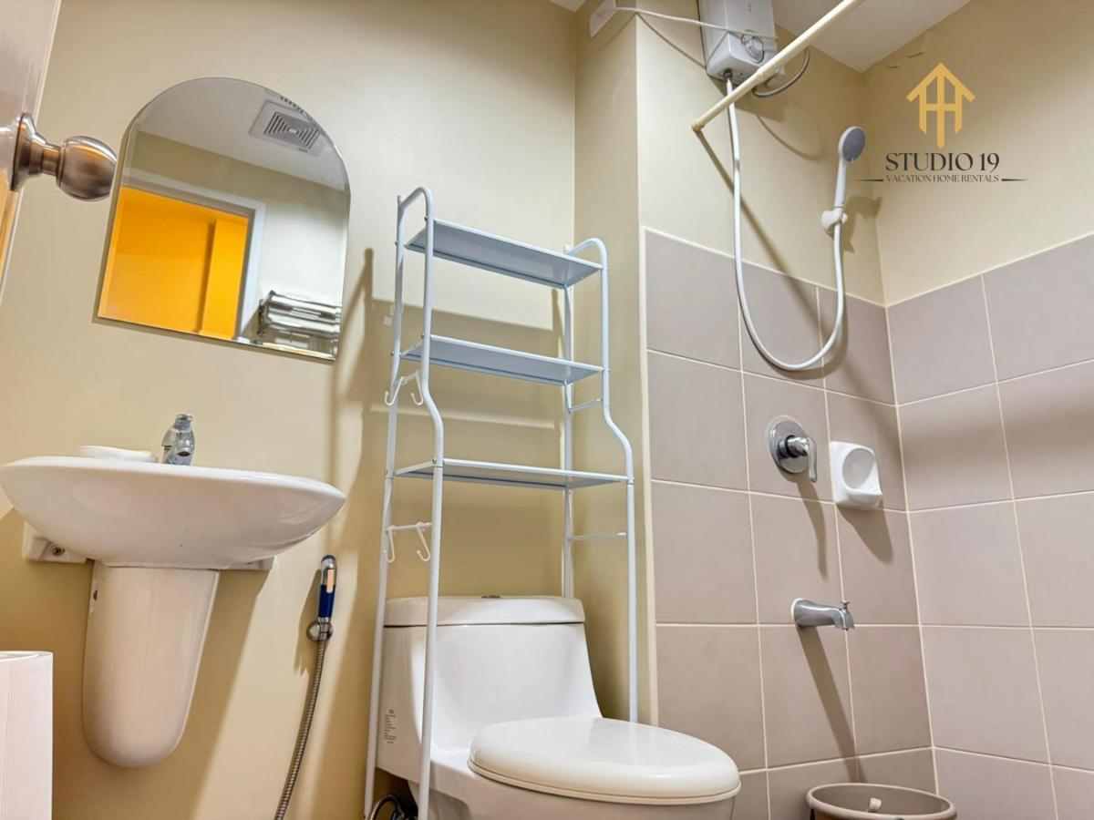 Modern Designed Studio Condo Near Ayala Centrio - Housity