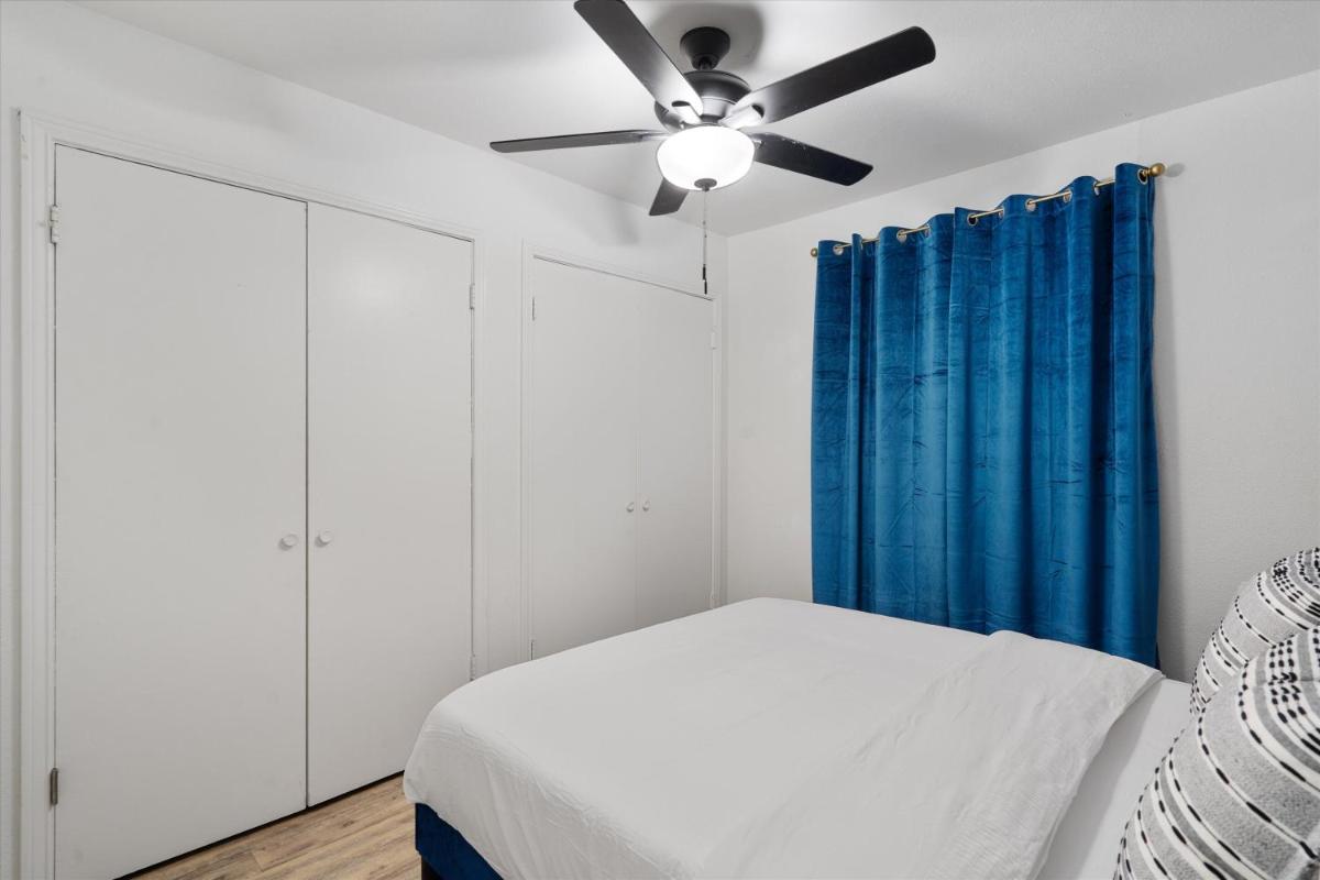Mins to Downtown Luxury 2BR & Arcade - Housity