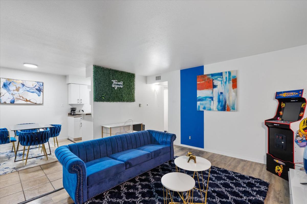 Mins to Downtown Luxury 2BR & Arcade - Housity