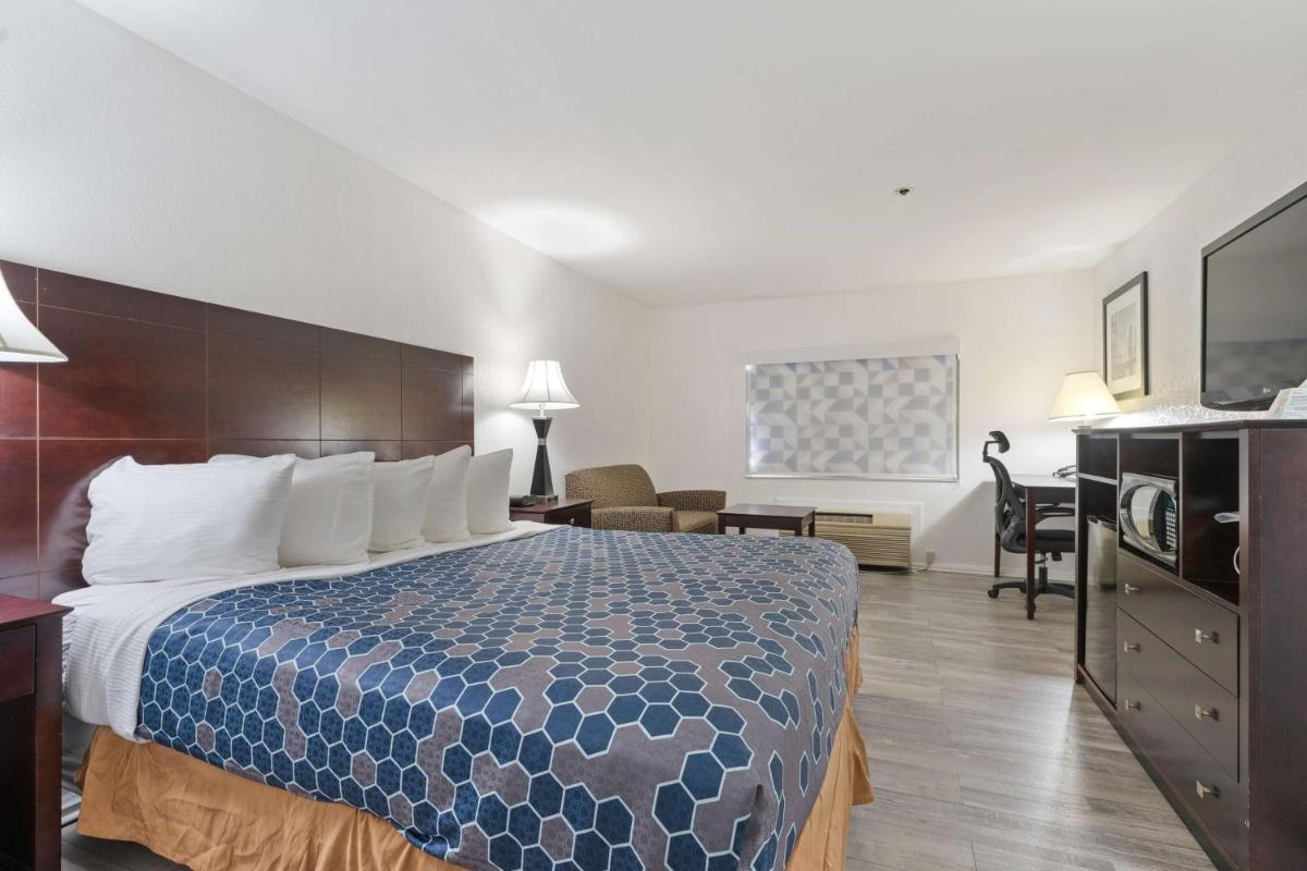 Best Western Oakbrook Inn - Housity