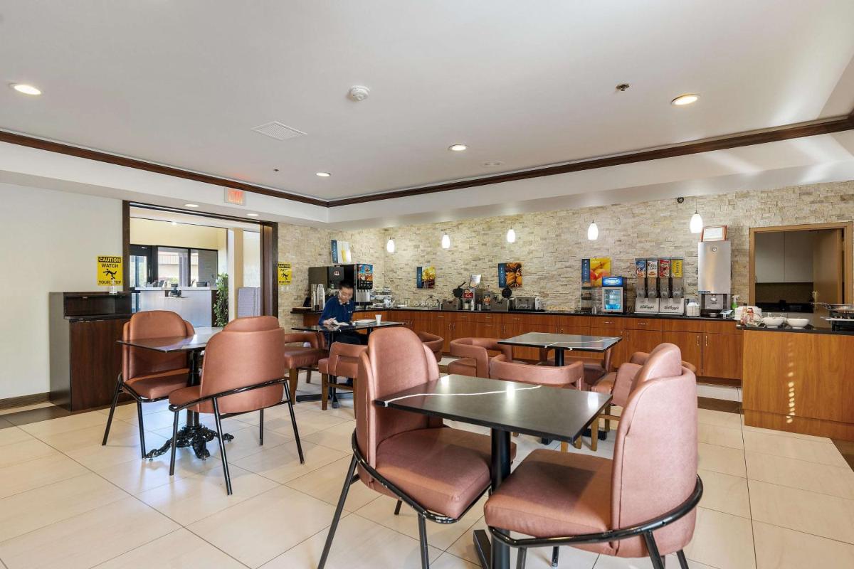 Best Western Oakbrook Inn - Housity