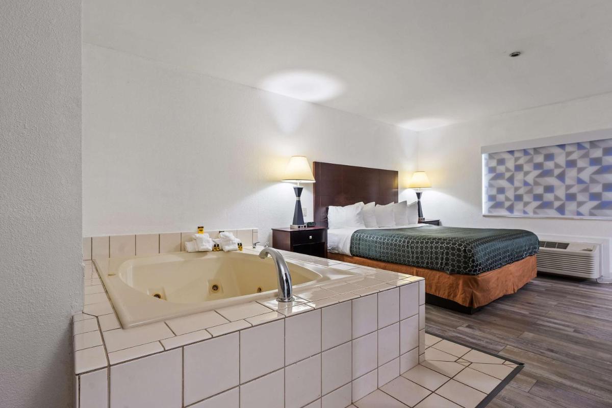 Best Western Oakbrook Inn - Housity