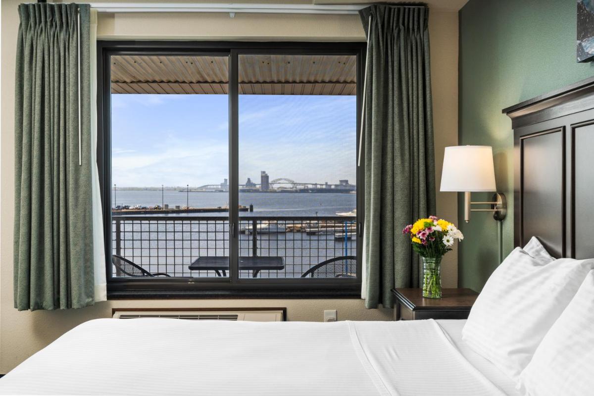 Park Point Marina Inn - Housity