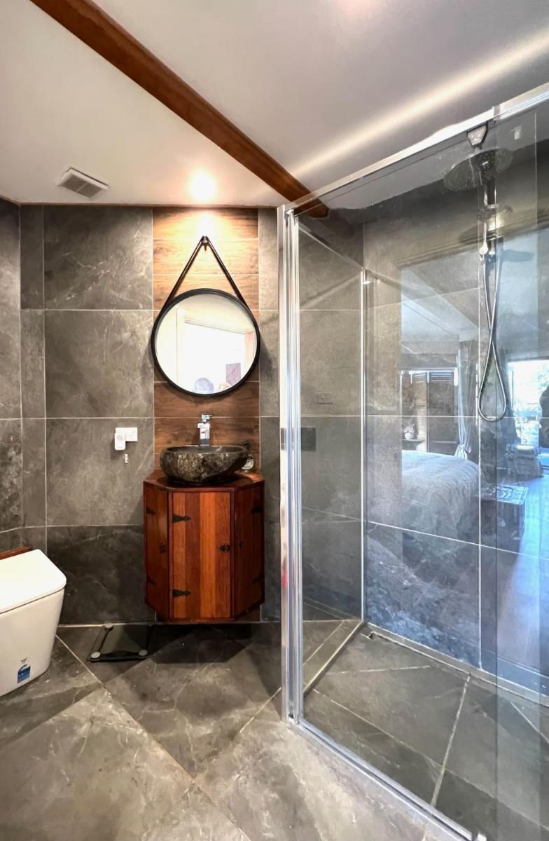 Beachfront Surfers Retreat - Housity