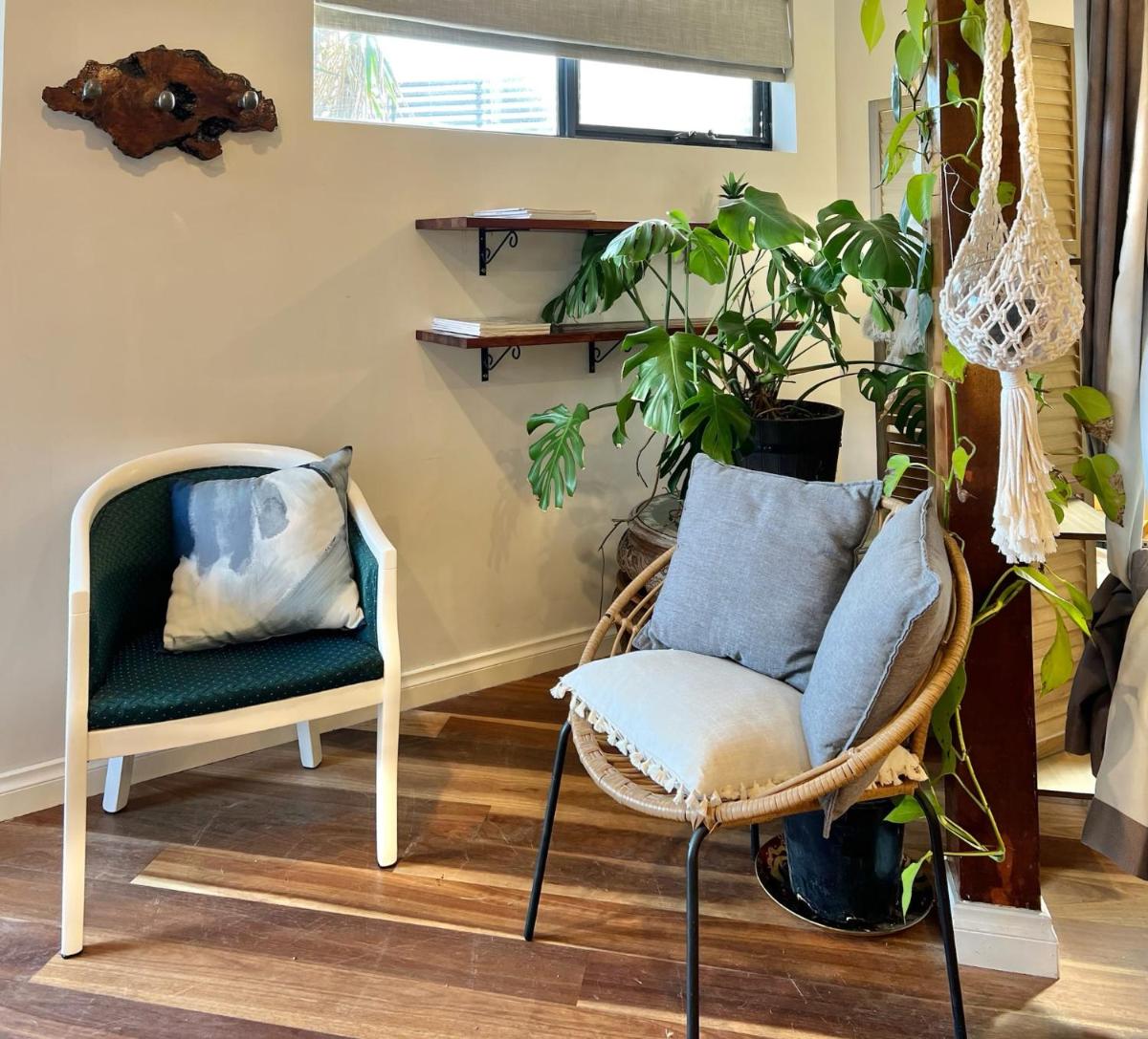 Beachfront Surfers Retreat - Housity