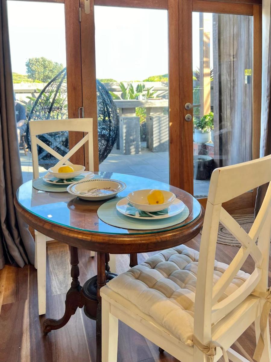 Beachfront Surfers Retreat - Housity