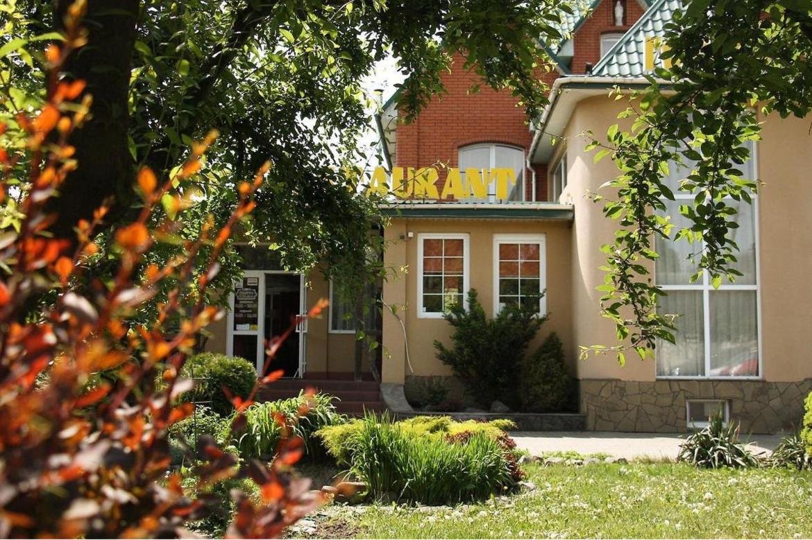 Pivdenna Brama - Housity